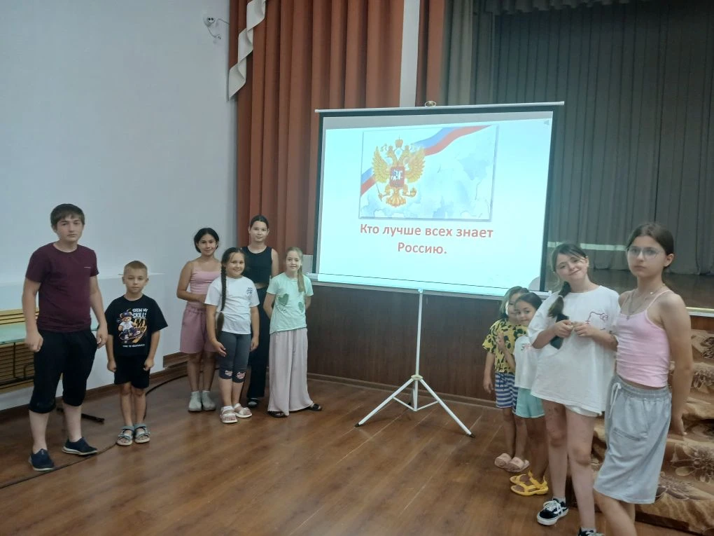 В последний день второй лагерной смены сотрудники Дома культуры села Ачикулак пригласили детей на по