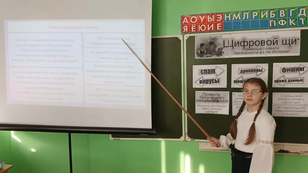 🇷🇺РАЗГОВОРЫ О ВАЖНОМ🇷🇺 ☀Утро понедельника 2 марта в МБОУ "Гимназия" г. Моршанска традиционно началос
