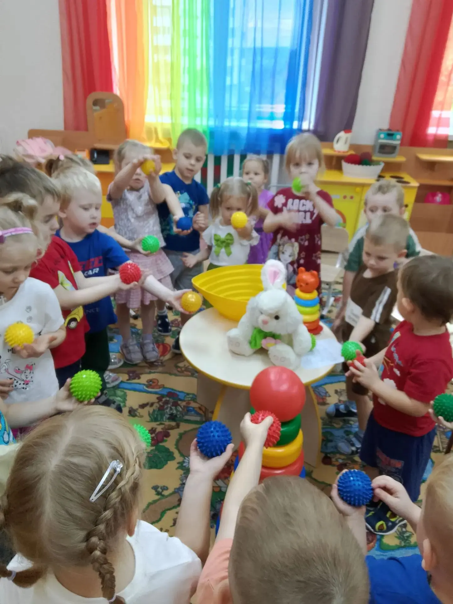 Сегодня в младшей группе "Звёздочки" корпус "Яблонька" 🍎прошло увлекательное занятие п...