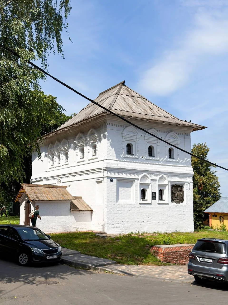 🏠 Домик Петра I — одна из старейших каменных построек Нижнего Новгорода.

Этот белокаменный дом на 