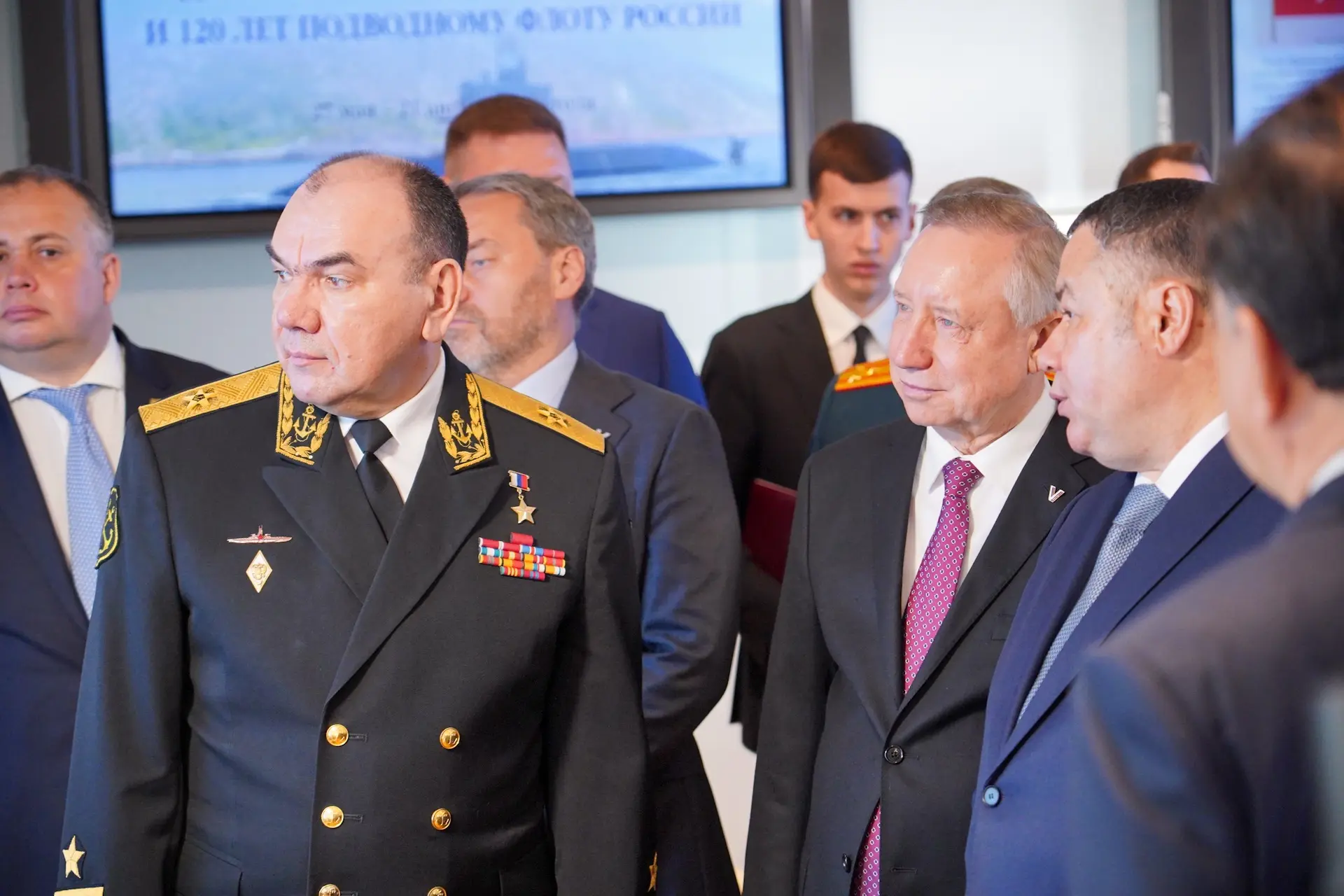 Открыли выставку «Память поколений: 330 лет Военно-Морскому Флоту и 120 лет подводному флоту России»