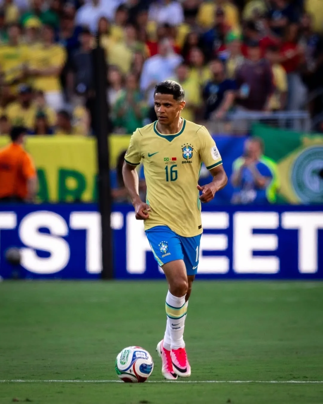 🇧🇷 х 🇲🇦 1:1 — с таким счетом завершился матч сборной Бразилии с Марокко 

Дуглас Сантос провёл н