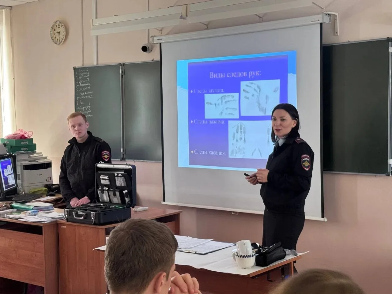 📌Учащиеся 11 б класса познакомились с профессией криминалиста🔍. Интересное практическое занятие пров