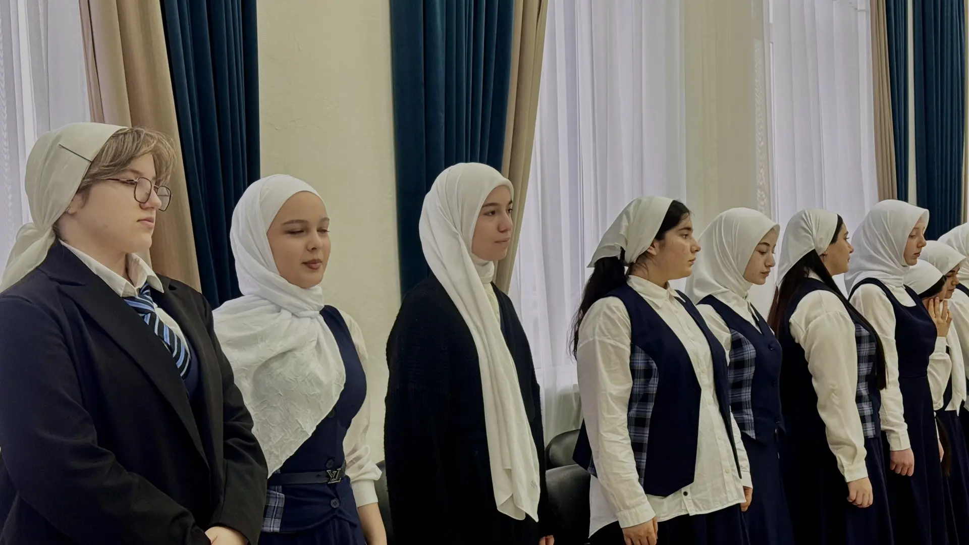 Сегодня, мы с радостью провели общешкольную линейку, посвященную началу нового 2026 года и важным ис