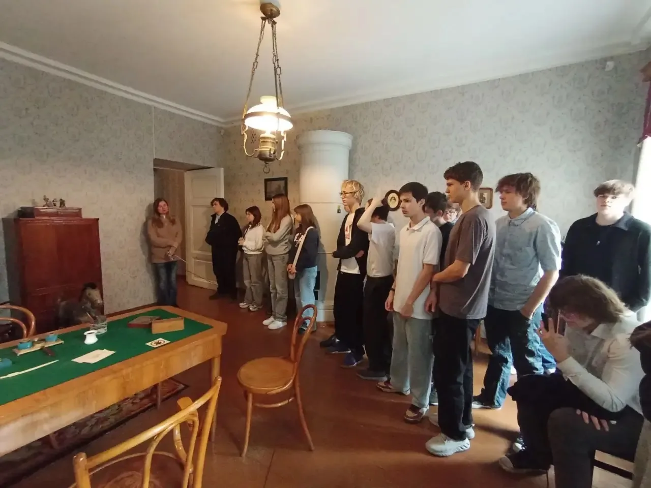 📖26 марта ученики 10 «Б» побывали на экскурсии в музее-квартире Ф. М. Достоевского, поскольку совсем