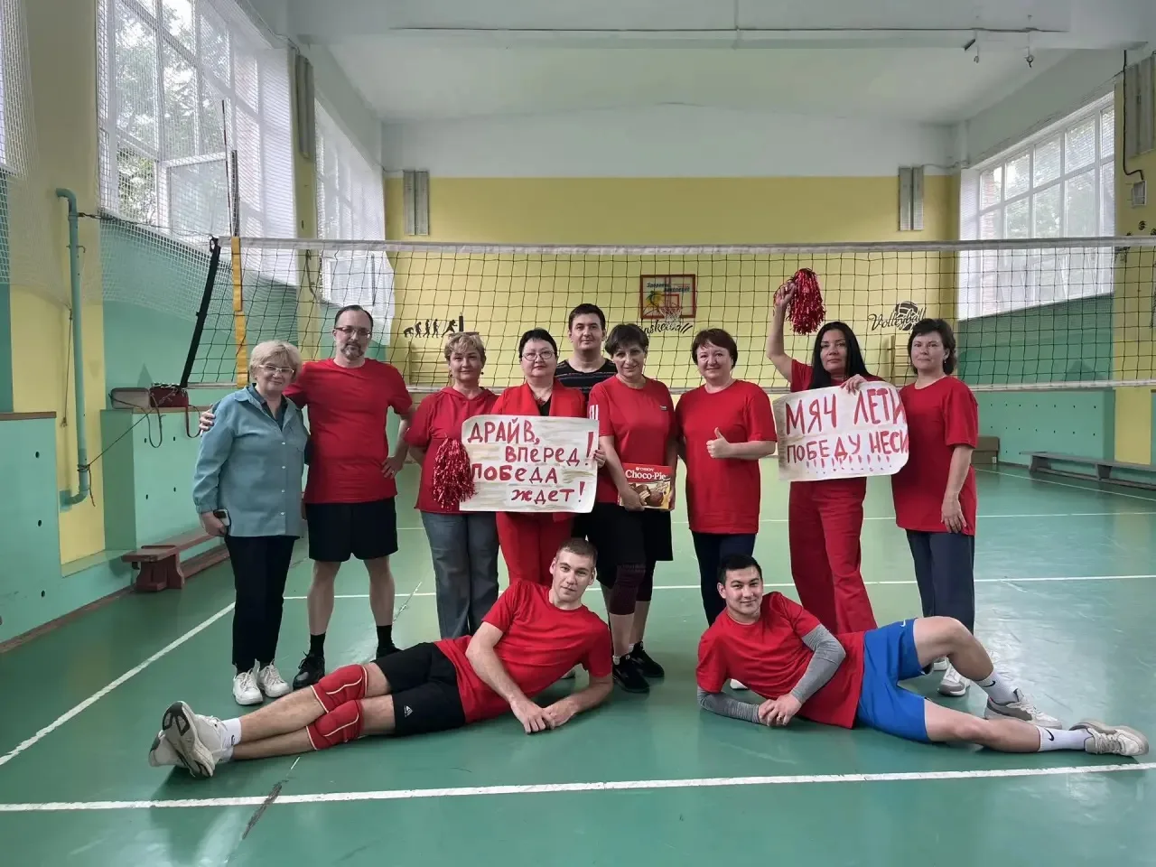 ВОЛЕЙБОЛЬНЫЙ ТУРНИР: НАШИ УЧИТЕЛЯ ПРОТИВ 63-Й ШКОЛЫ!🏐🔥💪


Спортивный азарт не дремлет даже в кани