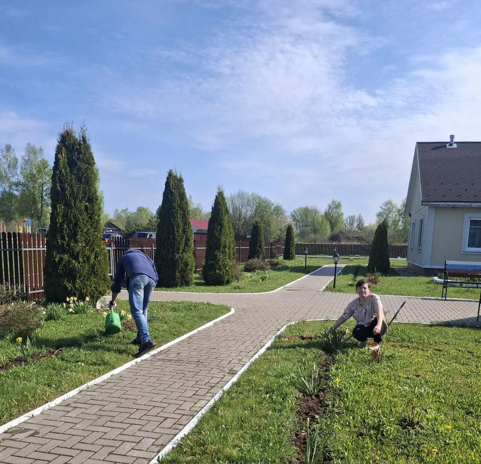 Сотрудники и жители учреждения с энтузиазмом продолжают озеленять территорию. Сегодня в...