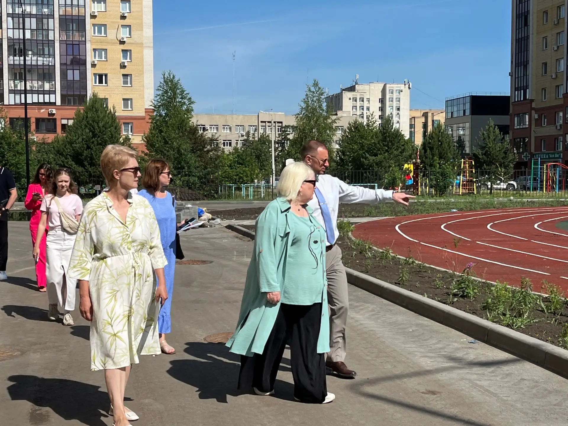 📌 В Омске проверили ход капитального ремонта в четырёх школах.

🔷 Сегодня, 15 июня,  депутаты Омск