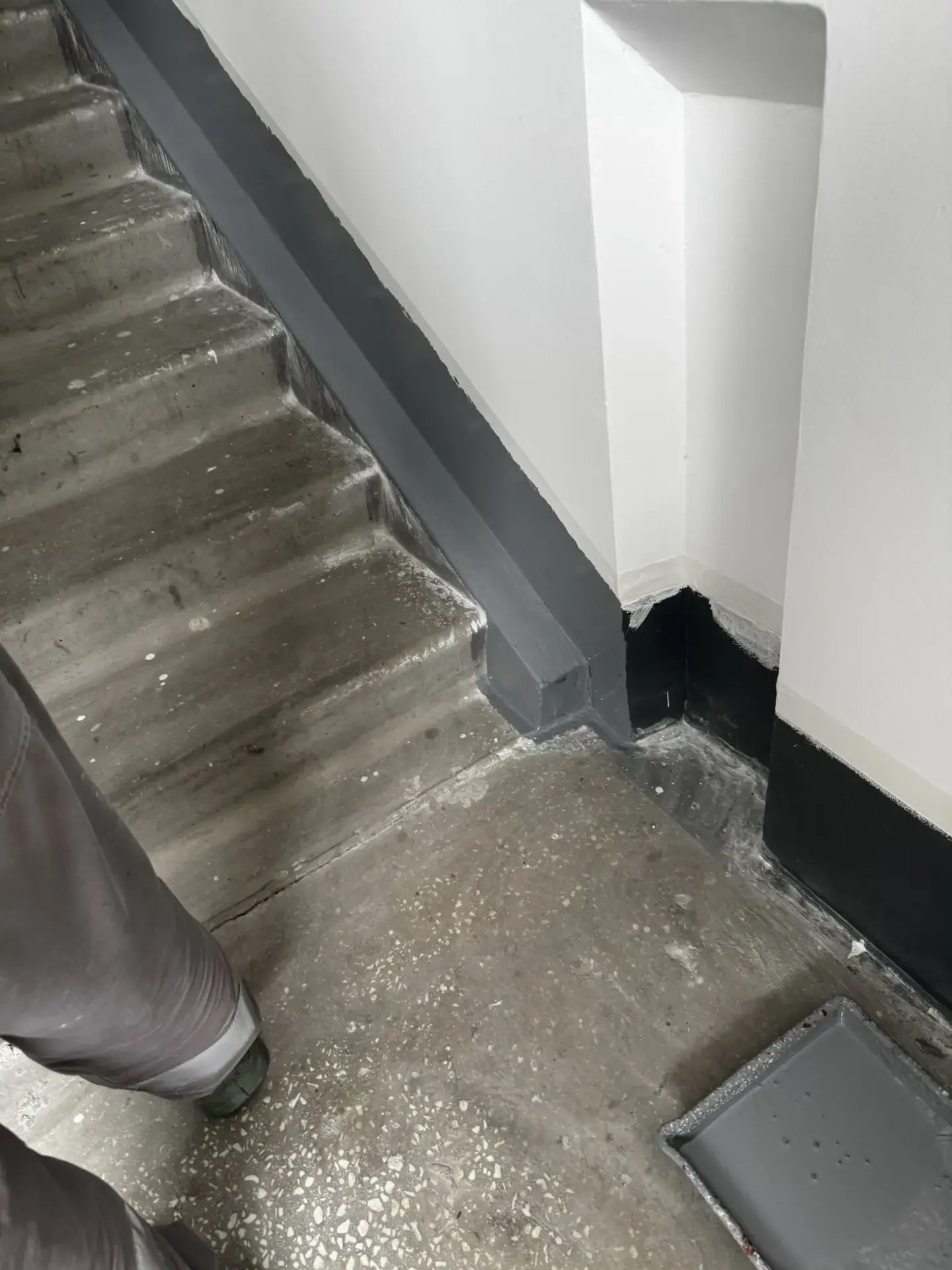 🏠❗️Выполняем работы по покраске сапожков по адресу: Краснопольский проспект, 1б, первый подъезд, де