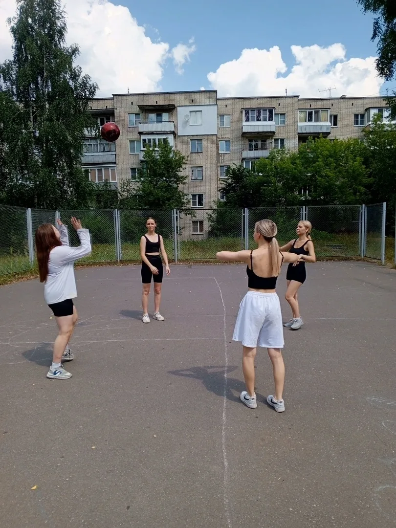Чтобы заняться спортом с инструктором, не нужно ждать выходных. По будням для горожан р...