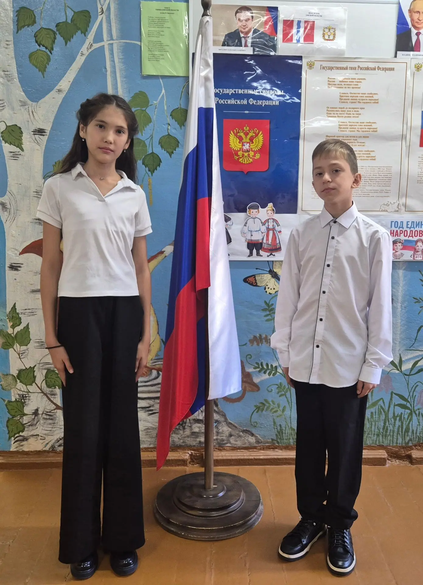 По доброй традиции понедельник в нашей школе начался с✨торжественного церемония подняти...