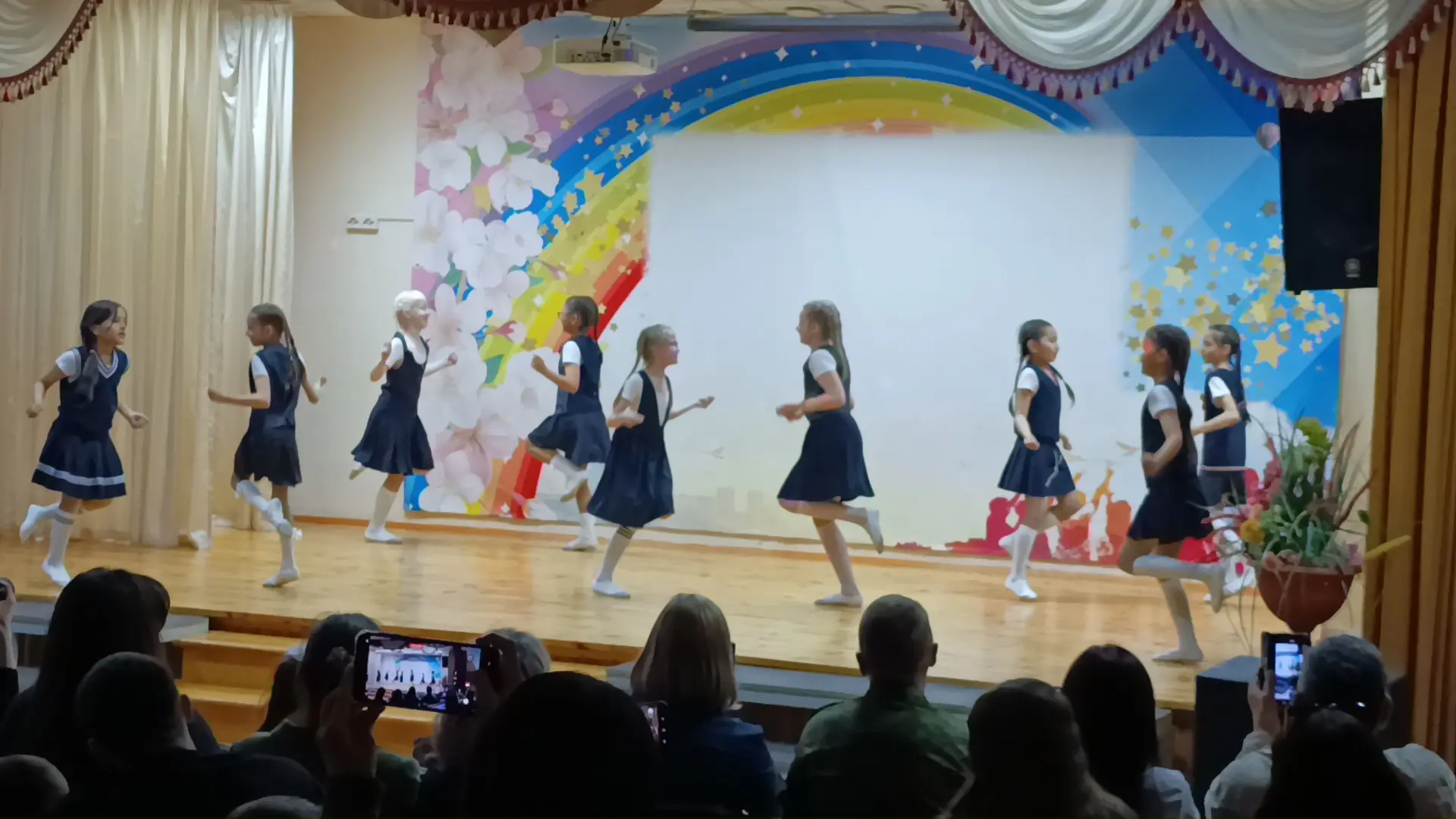 ✨ Отчётный концерт хореографического коллектива «6+5» прошёл в нашей школе — и это было замечательно