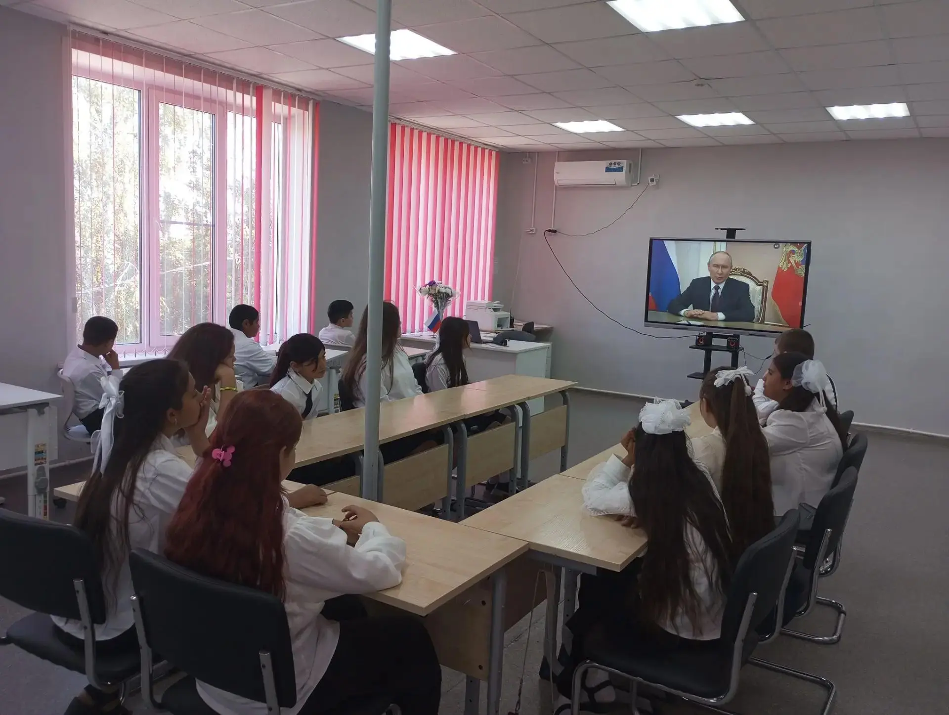 1 сентября в нашей школе прошли первые в новом учебном году занятия цикла «Разговоры о ...