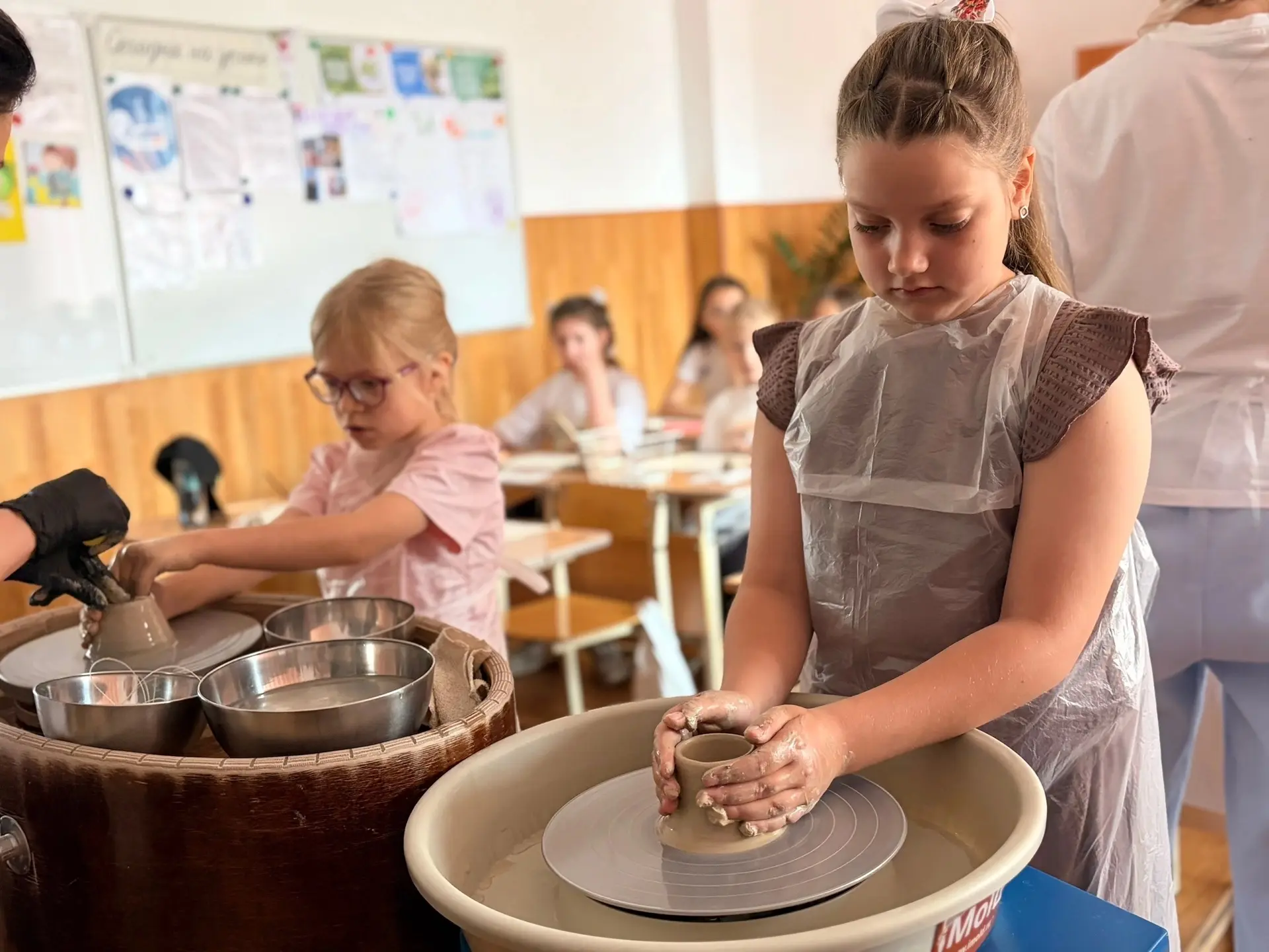 Лагерь «Улыбка» дарит улыбки нашим детям 🤩

Недавно ребята погрузились в увлекательный мир гончарно