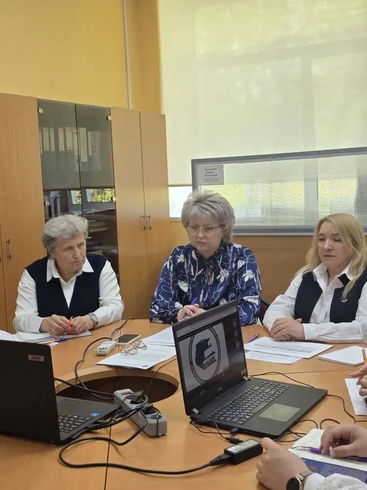 Участие специалистов Дальневосточного центра в онлайн семинаре-практикуме с педагогичес...