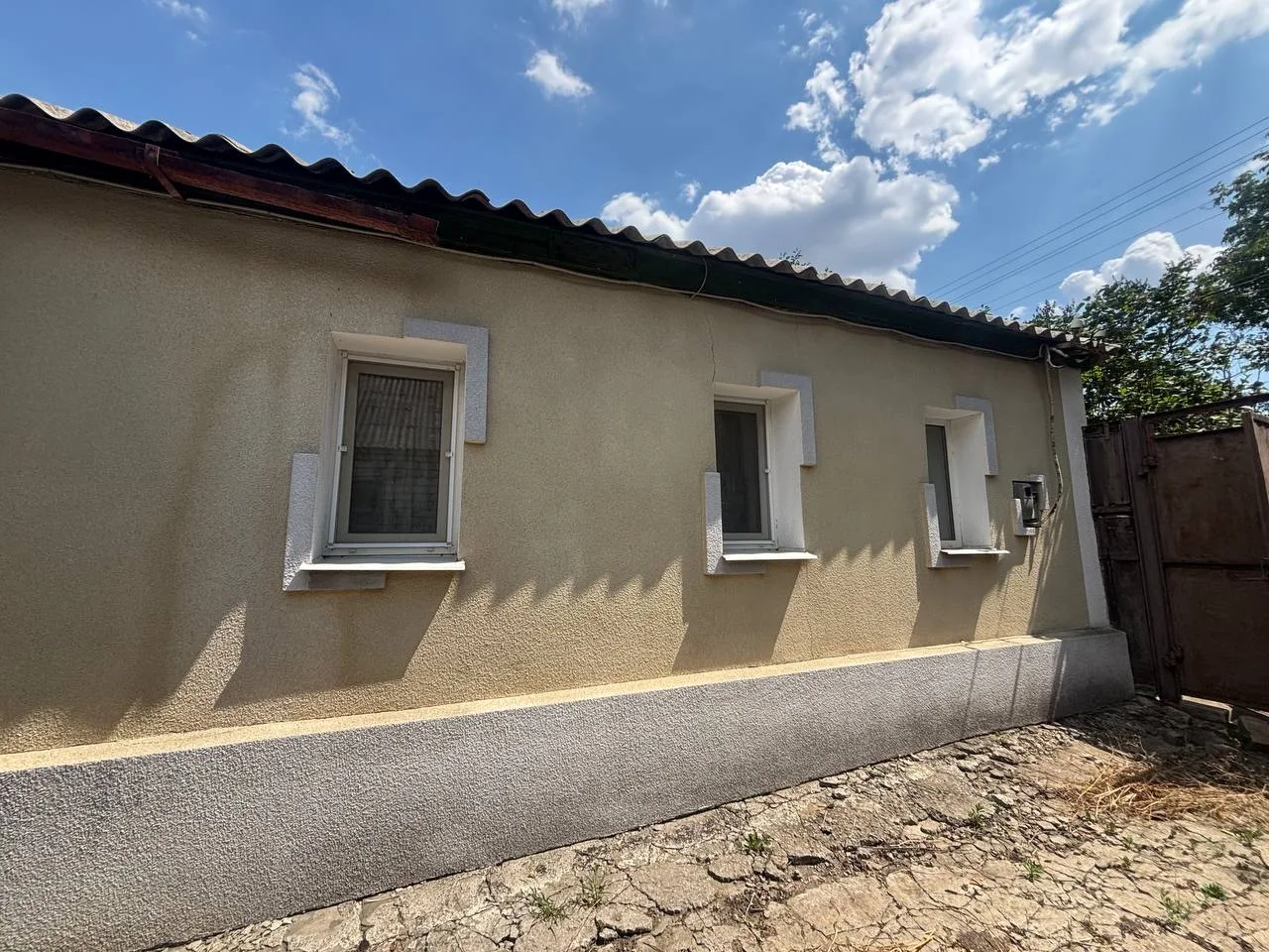 Продам дом М.Вергунка, ул. 2-й Пятилетки, в доме окна мет/пластиковые, 4 комнаты, в кух...