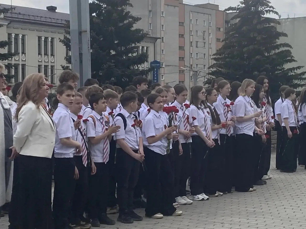С Днём Победы! 🔥🔥🔥  Юые железнодорожники почтили память героев, приняв участие в патриотических акци