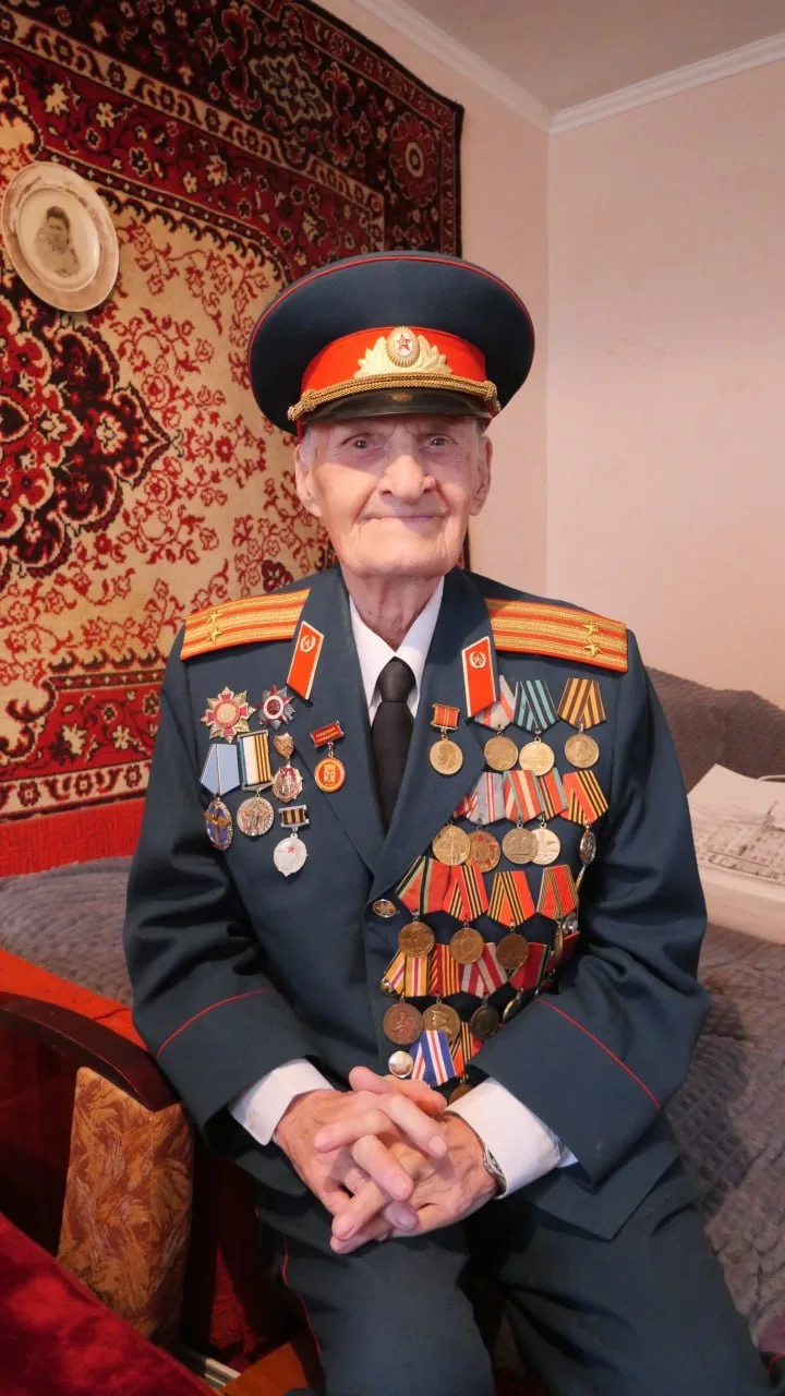 🔘🔘🔘🔘🔘🔘 💐🎁Почетный гражданин Луганска отметил 100 летний юбилей