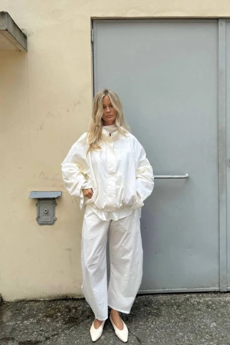 Если вы ещё не обзавелись этими популярными брюками от CHIC VEN, то это знак — пора. На них уже боле