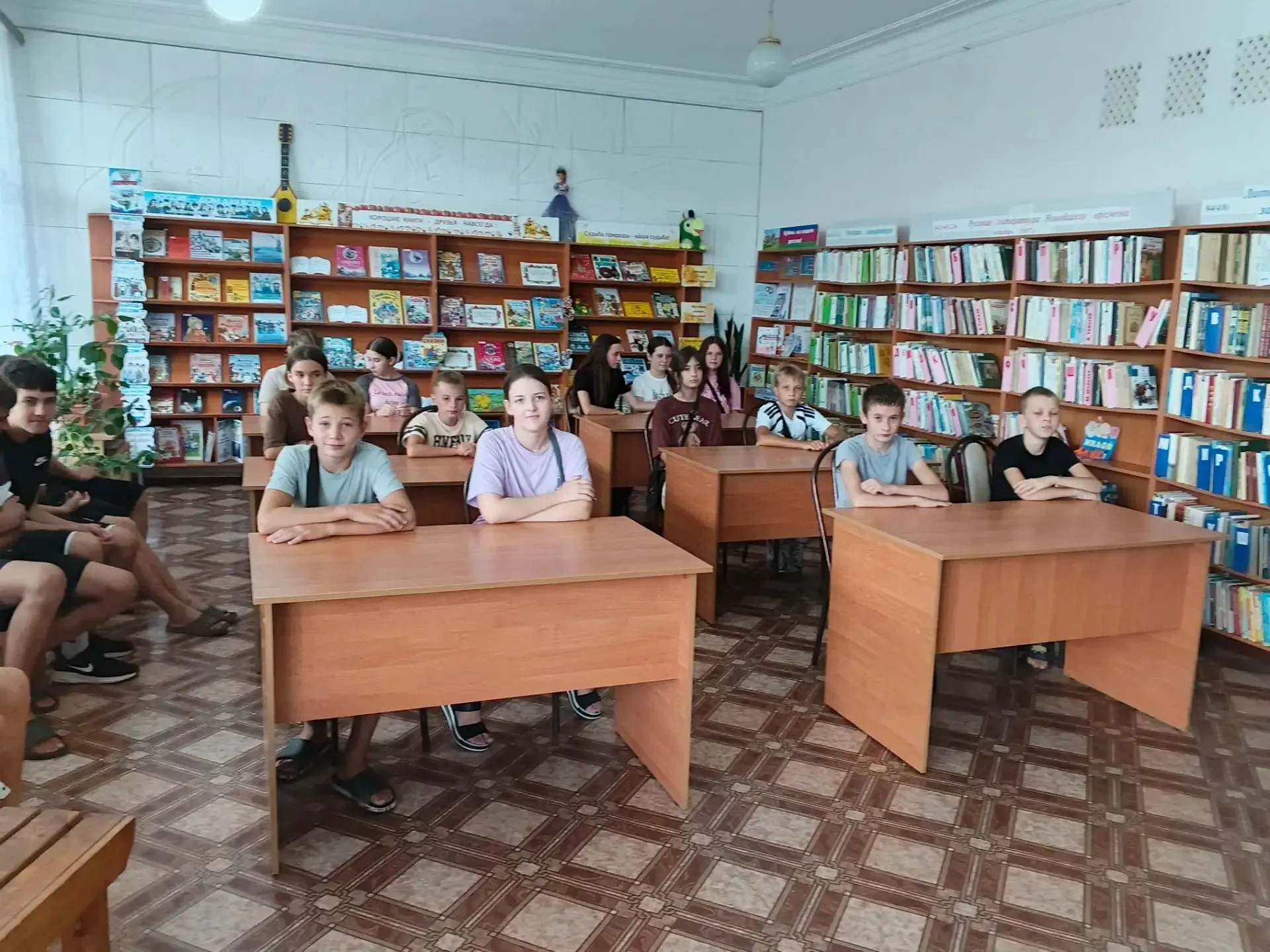 6 А класс посетил Новониколаевскую сельскую  библиотеку, где сотрудники библиотеки пров...