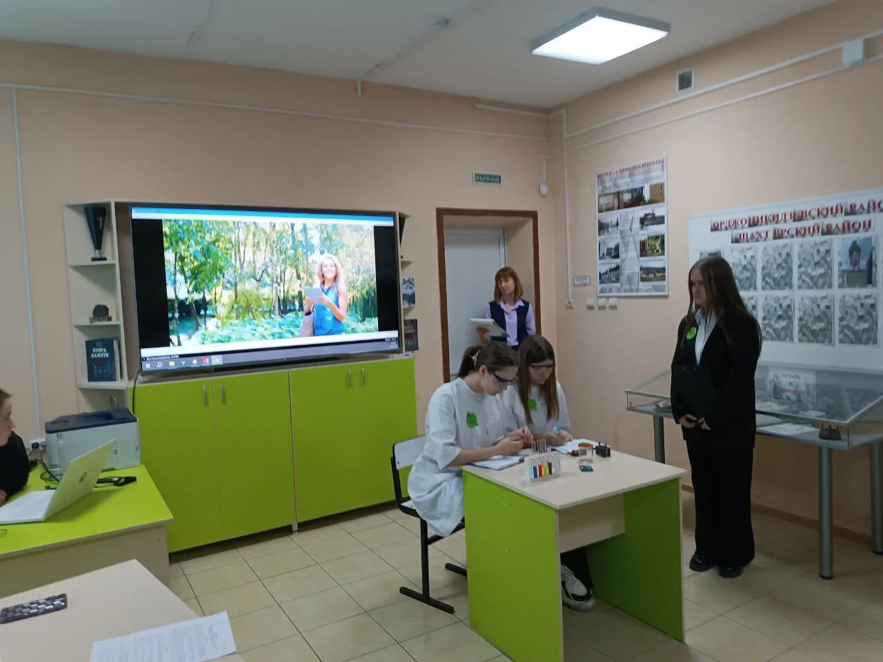 ПРОФОРИЕНТАЦИЯ. КОНКУРС «СТО ПУТЕЙ – СТО ДОРОГ»  Конкурс презентаций современных профессий «Сто путе