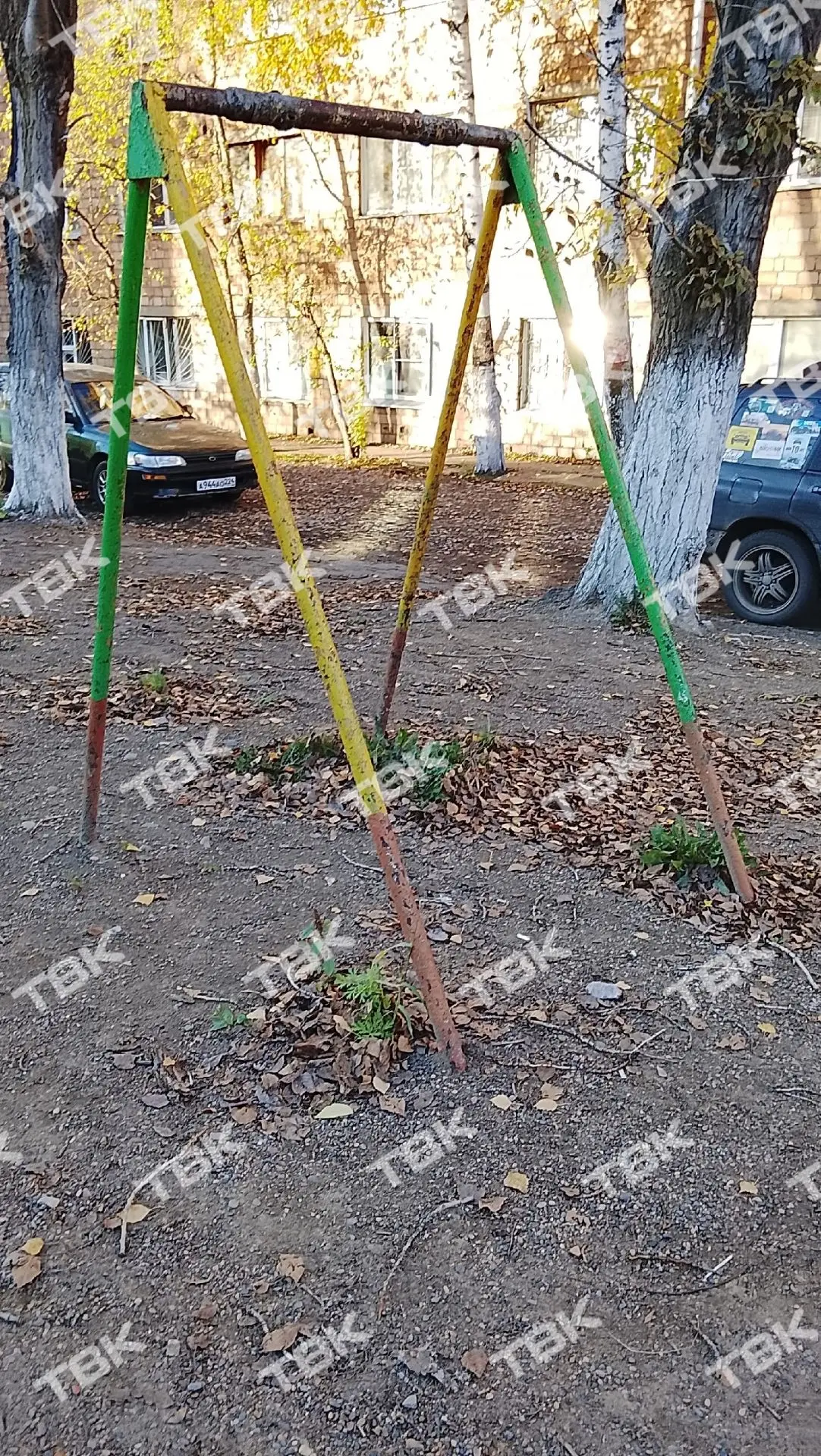 Красноярка показала детскую площадку в Октябрьском районе