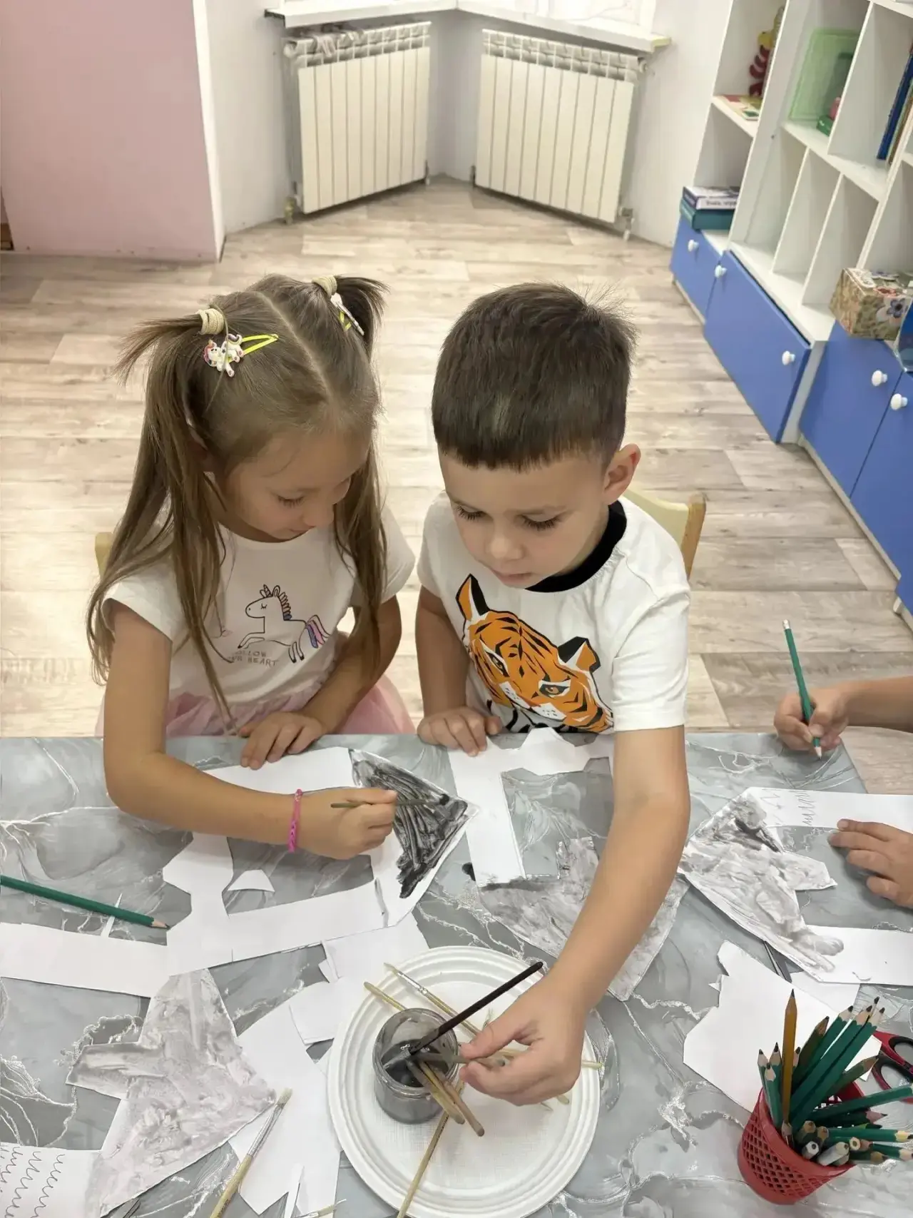 Щиты из ватмана и кисточки вместо мечей: как прошел наш День Богатырей!