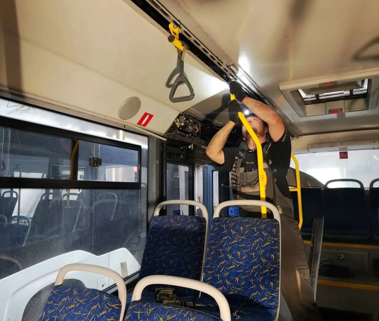 🚍В автобусах большого класса теперь будут дополнительные терминалы для оплаты

Прощай, протискивани