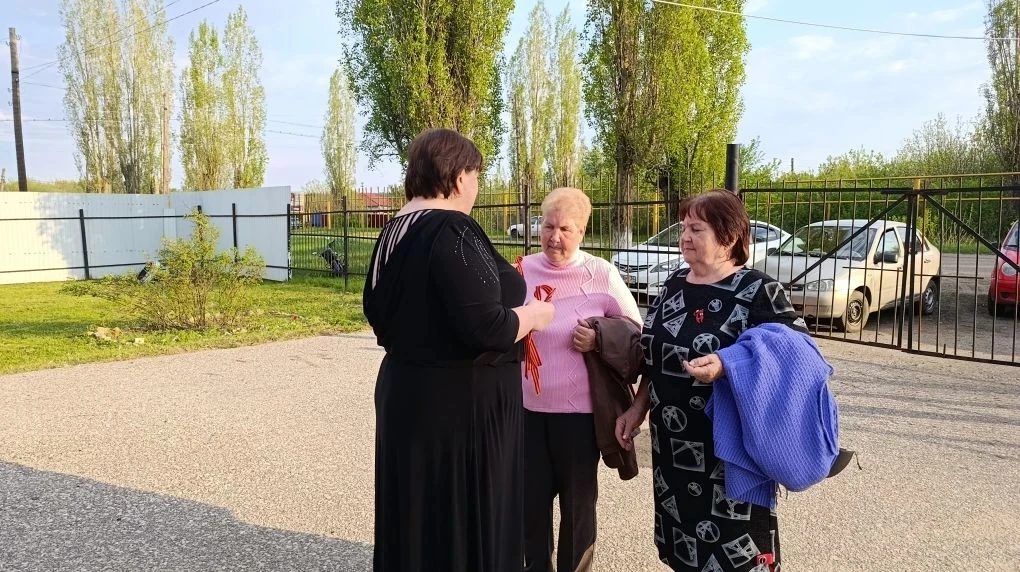 в Салтынской библиотеке прошла традиционная патриотическая акция "Георгиевская ленточка...