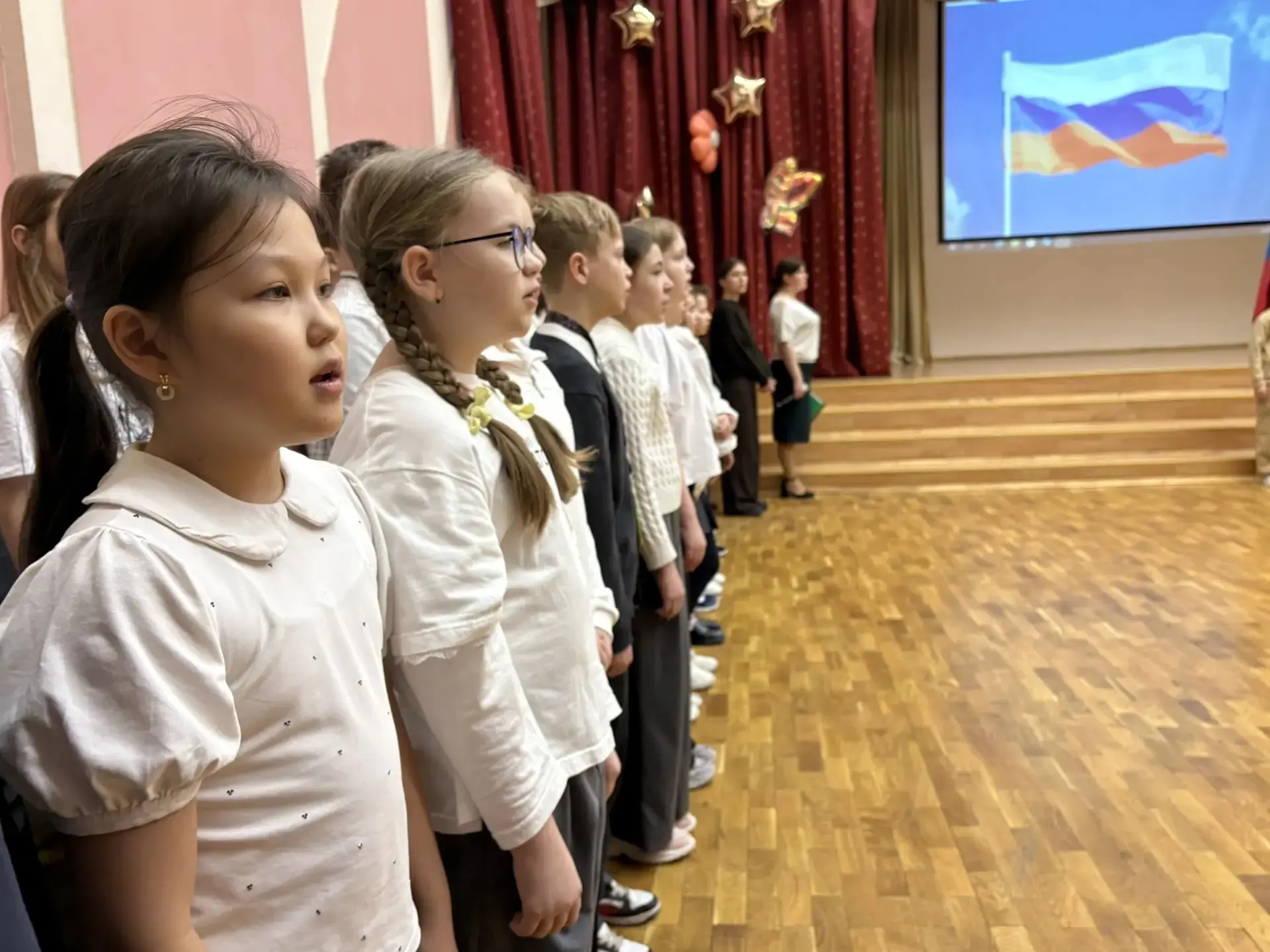🇷🇺 Врываемся в последнюю четверть!  Понедельник после каникул выдался по-настоящему торжественным и 