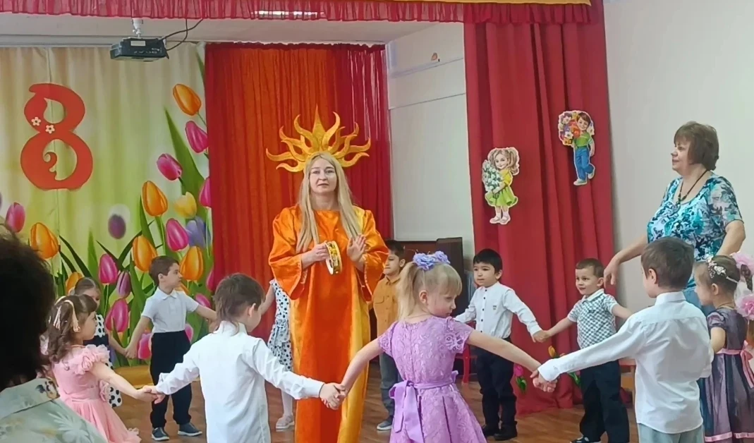 Яркий и весёлый праздник состоялся сегодня в средней группе "Солнышко"! Все дети с нетерпением ожида