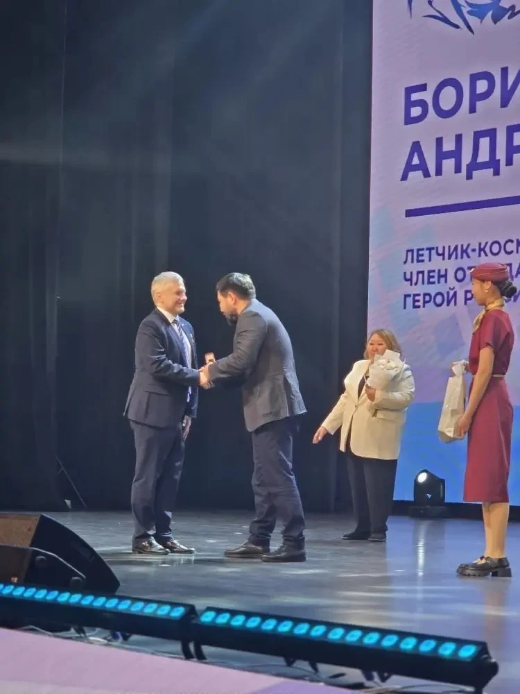 65-ЛЕТИЮ ПОКОРЕНИЯ КОСМОСА ПОСВЯЩАЕТСЯ...  Не перевелись ещё на Руси юные "кулибины" и "самоделкины"