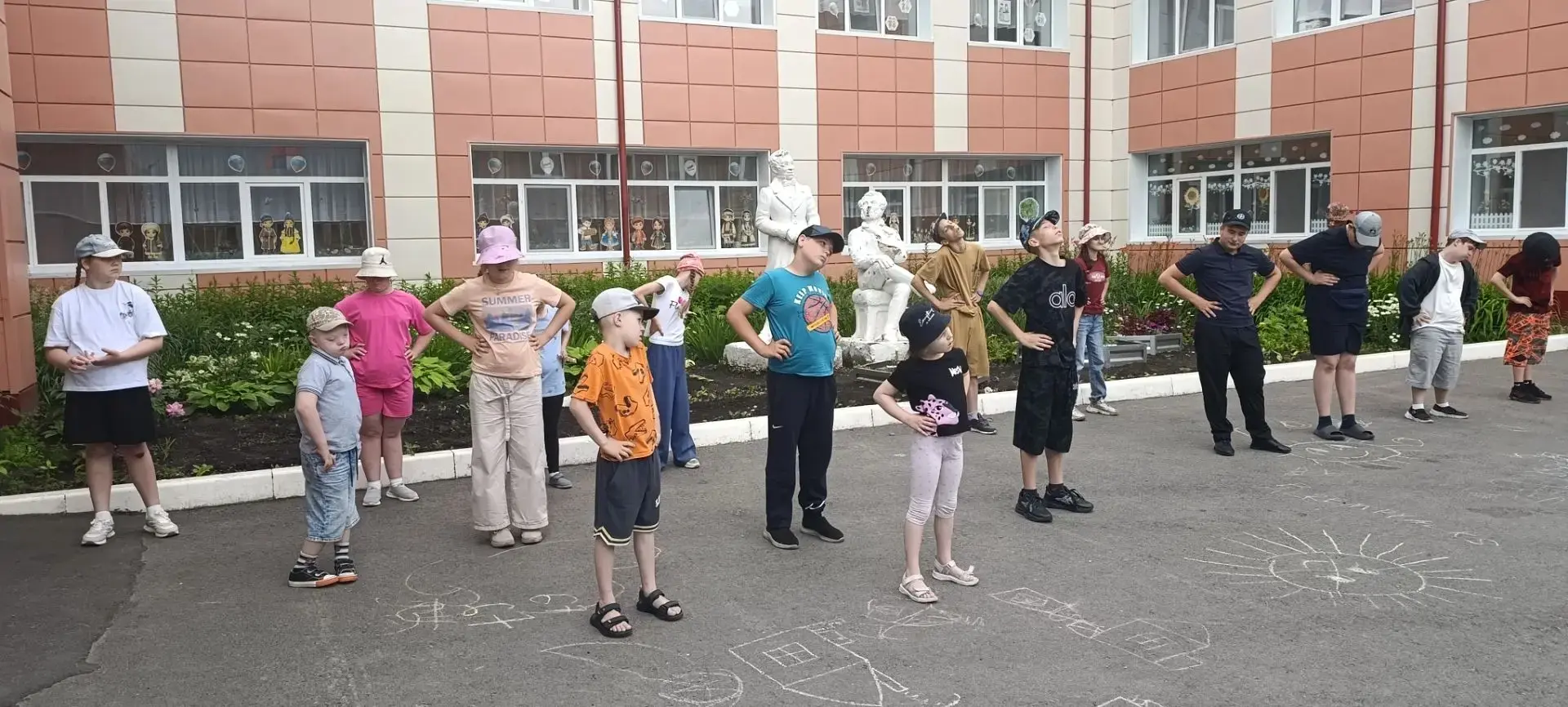 Сегодня в нашем пришкольном лагере прошел одиннадцатый день, полный увлекательных событий. 
        