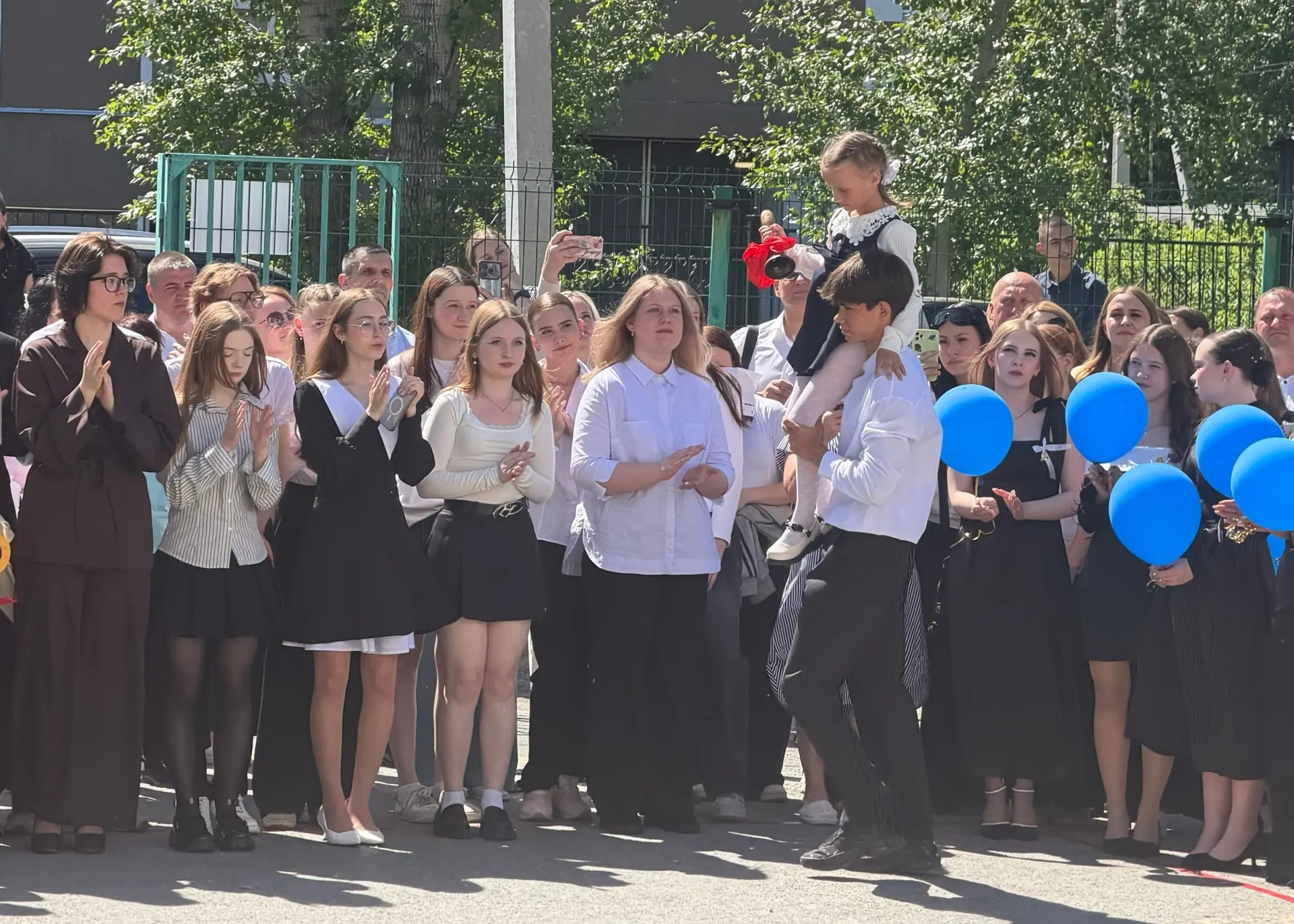 🎓 Последний звонок — в сердце навсегда!