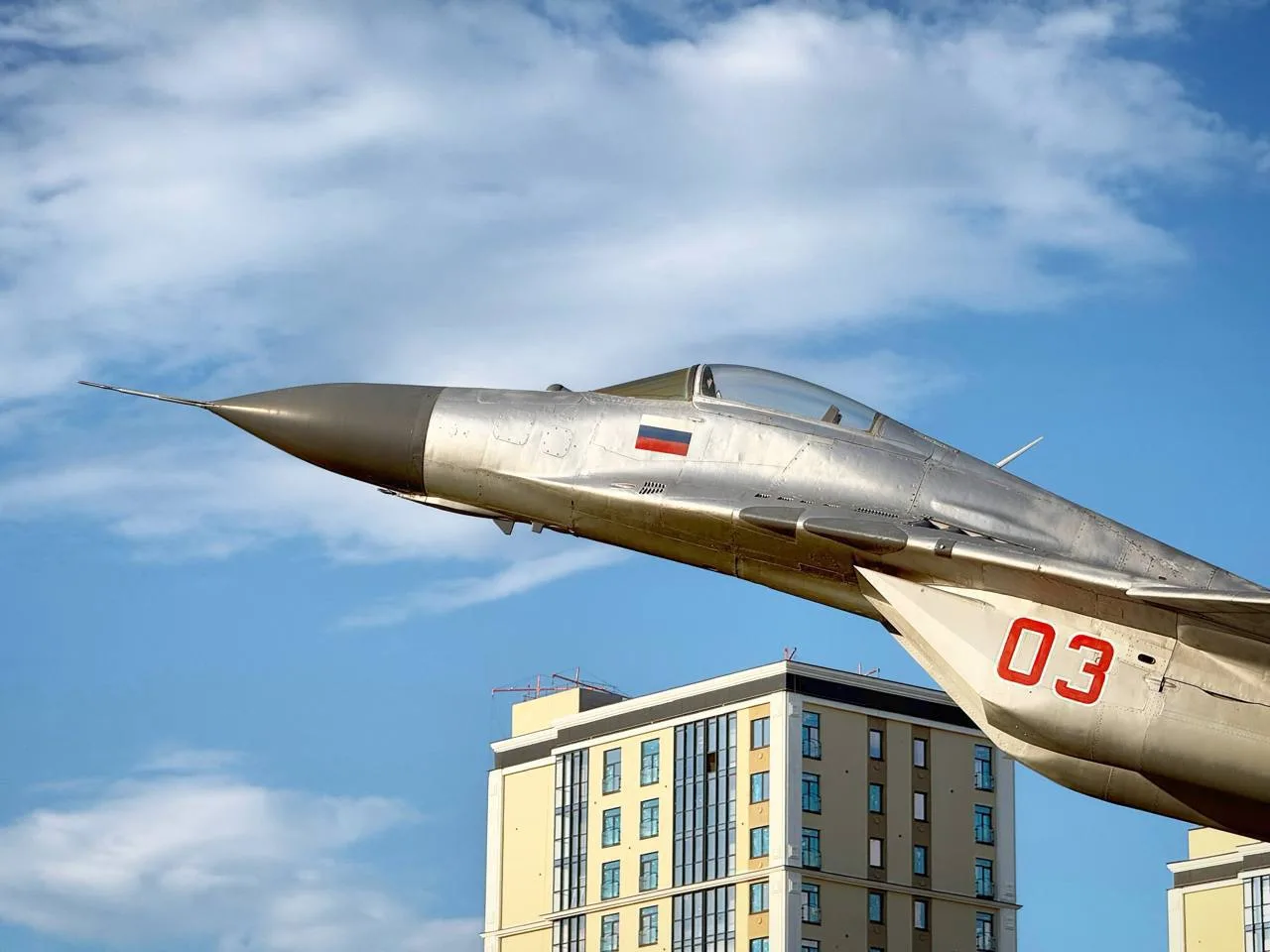 МИГ-29 с бортовым номером 03 установлен в Обнинске.
