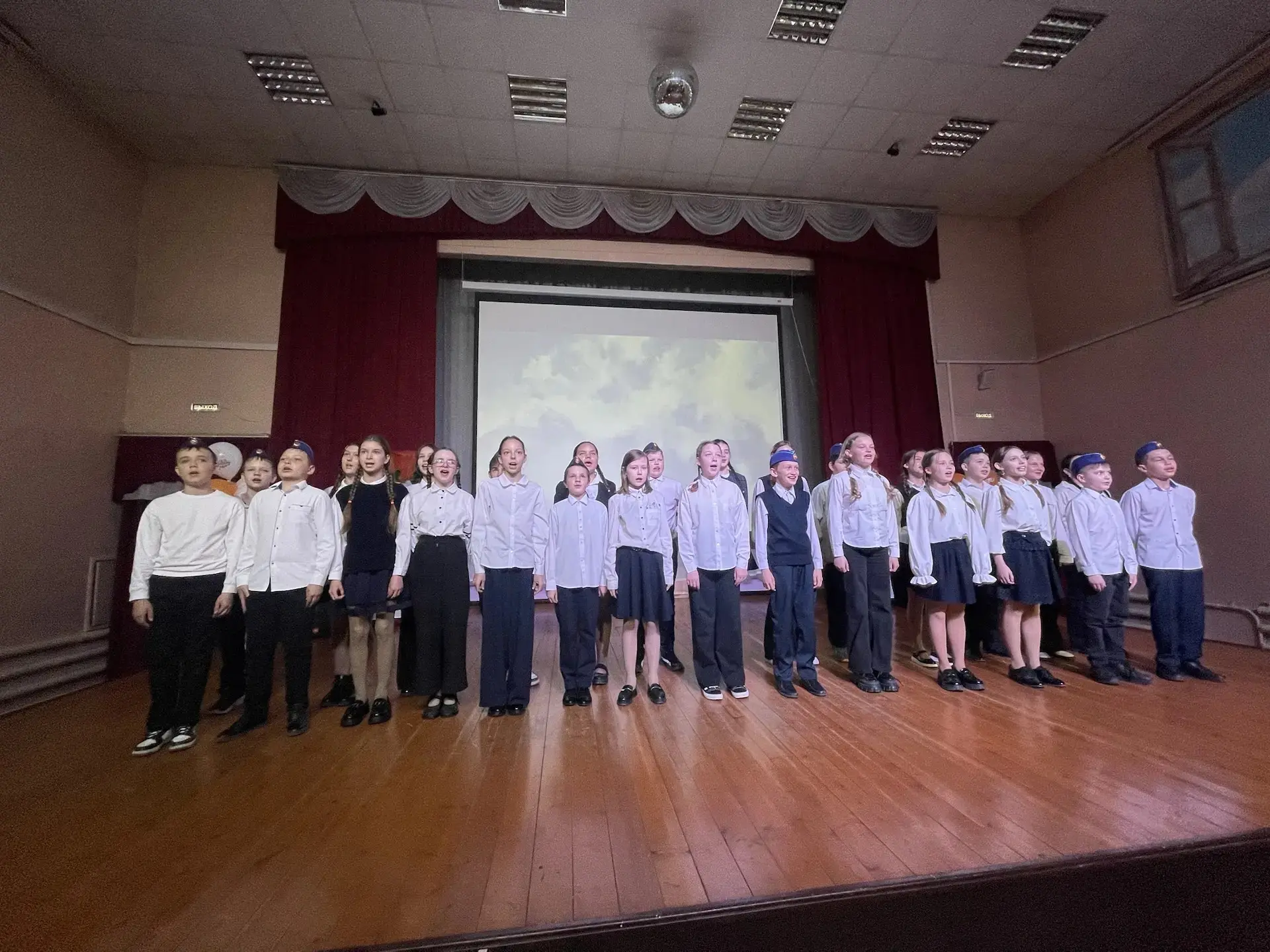 Стихи, которые не молчат. Песни, которые не отпускают 🎤  Говорят, что война заканчивается тогда, ког