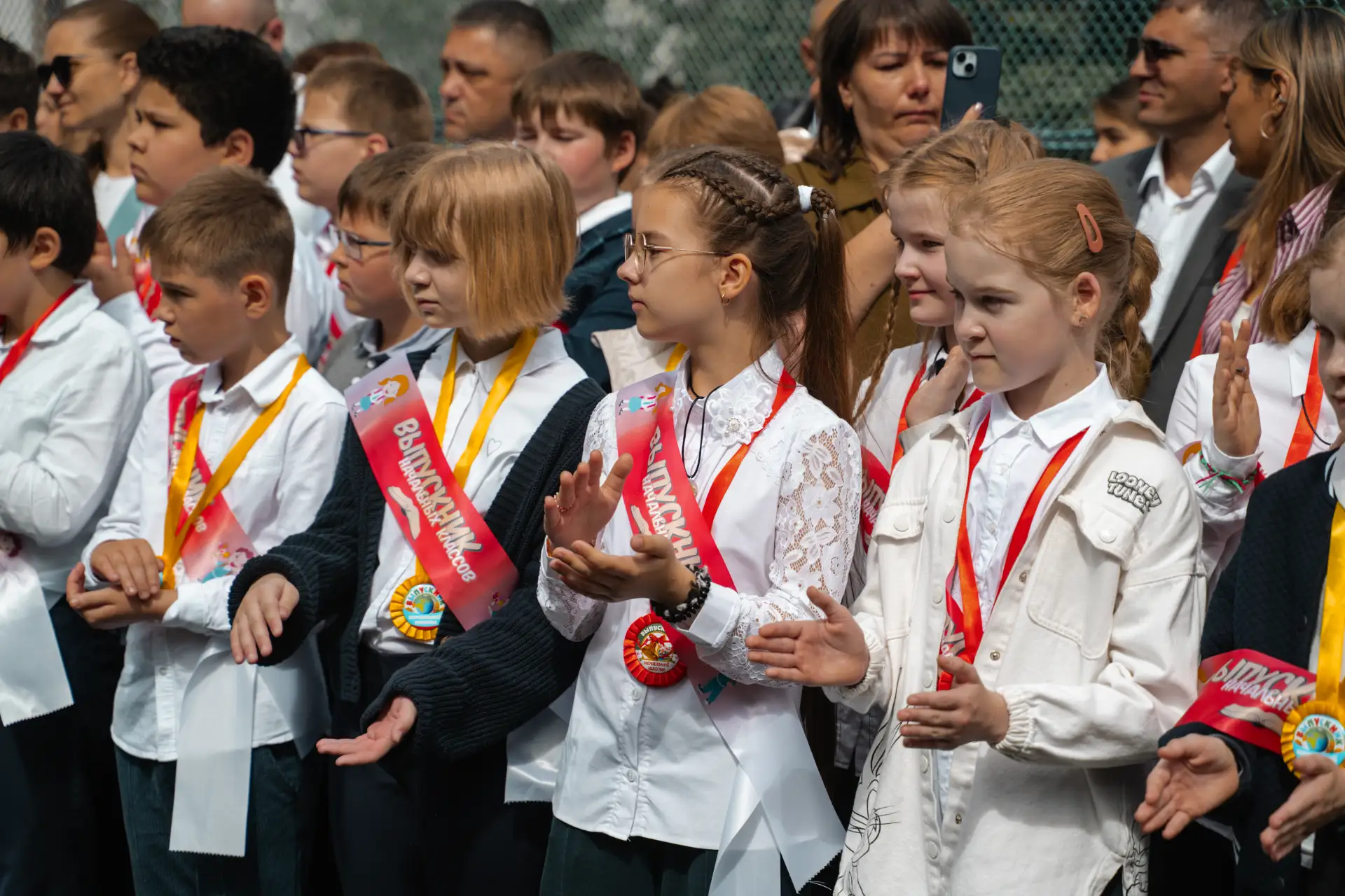 🎉📚 Последний звонок: прощай, школа! Здравствуй, будущее! 🎓✨  🌸🎤Вот и настал конец учебного года, дор