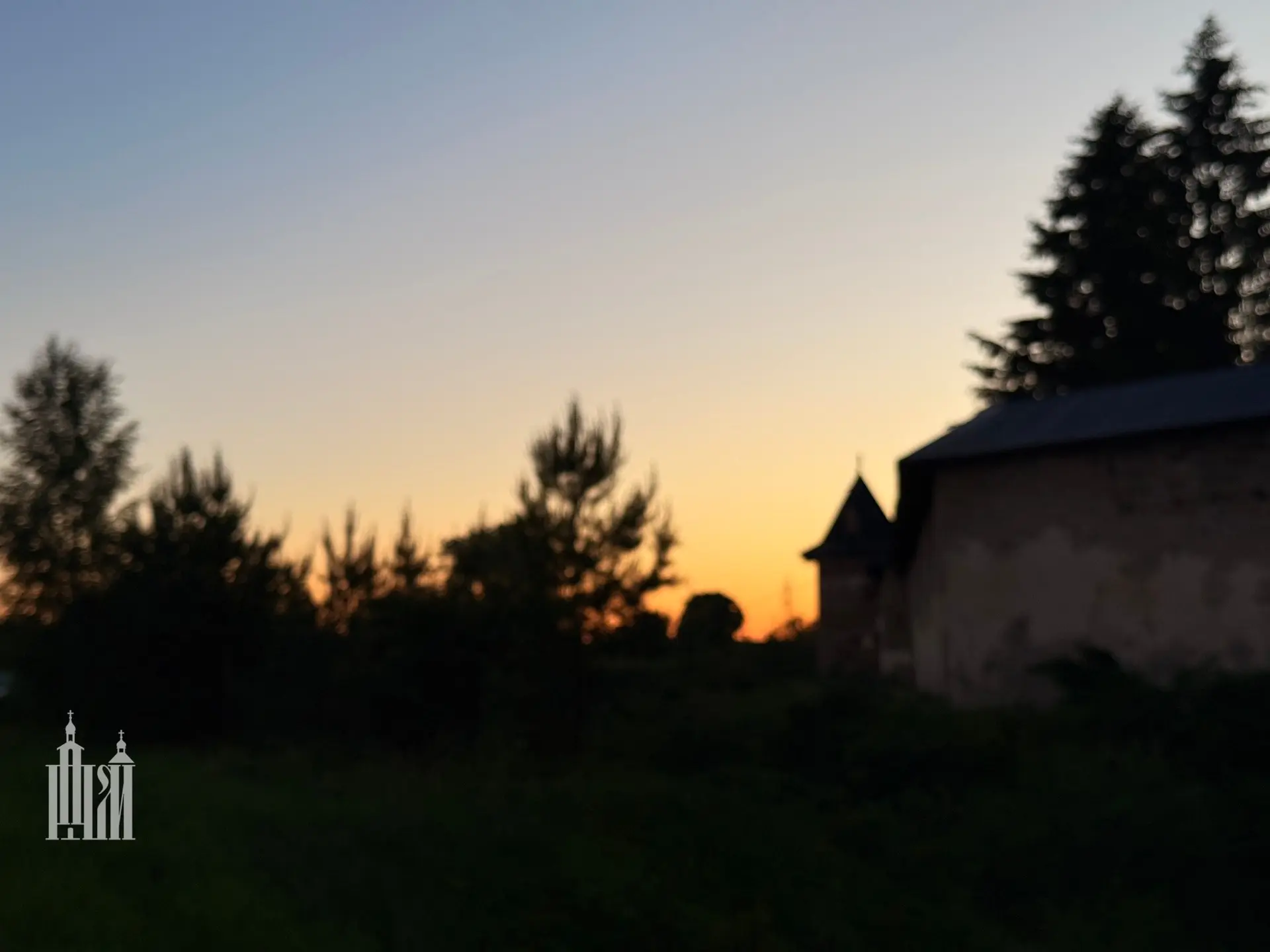 📜Се ны́не благослови́те Го́спода вси раби́ Госпо́дни, стоя́щии в хра́ме Госпо́дни, во дво́рех до́му