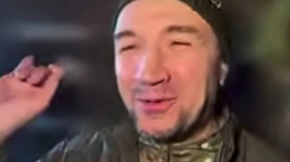 Я не удивился бы, если бы узнал, что это нелепое устроило себе «» в одной из комнат .