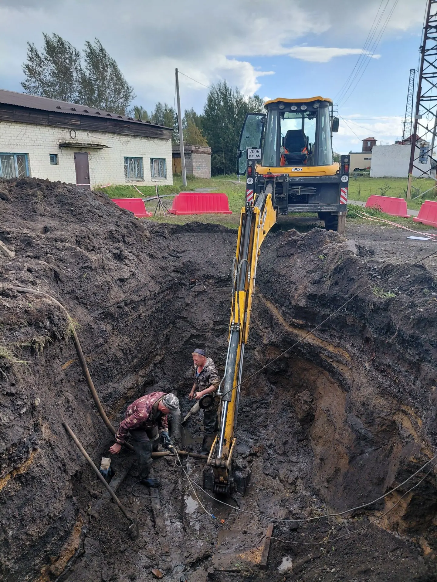 Замена трубы на ПЭ 110 ул Привокзальная (кафе Оливия).