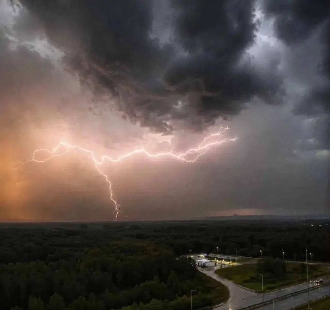 🌪️ В Башкирии объявлено штормовое предупреждение 

По данным синоптиков, 31 июля в республике ожида