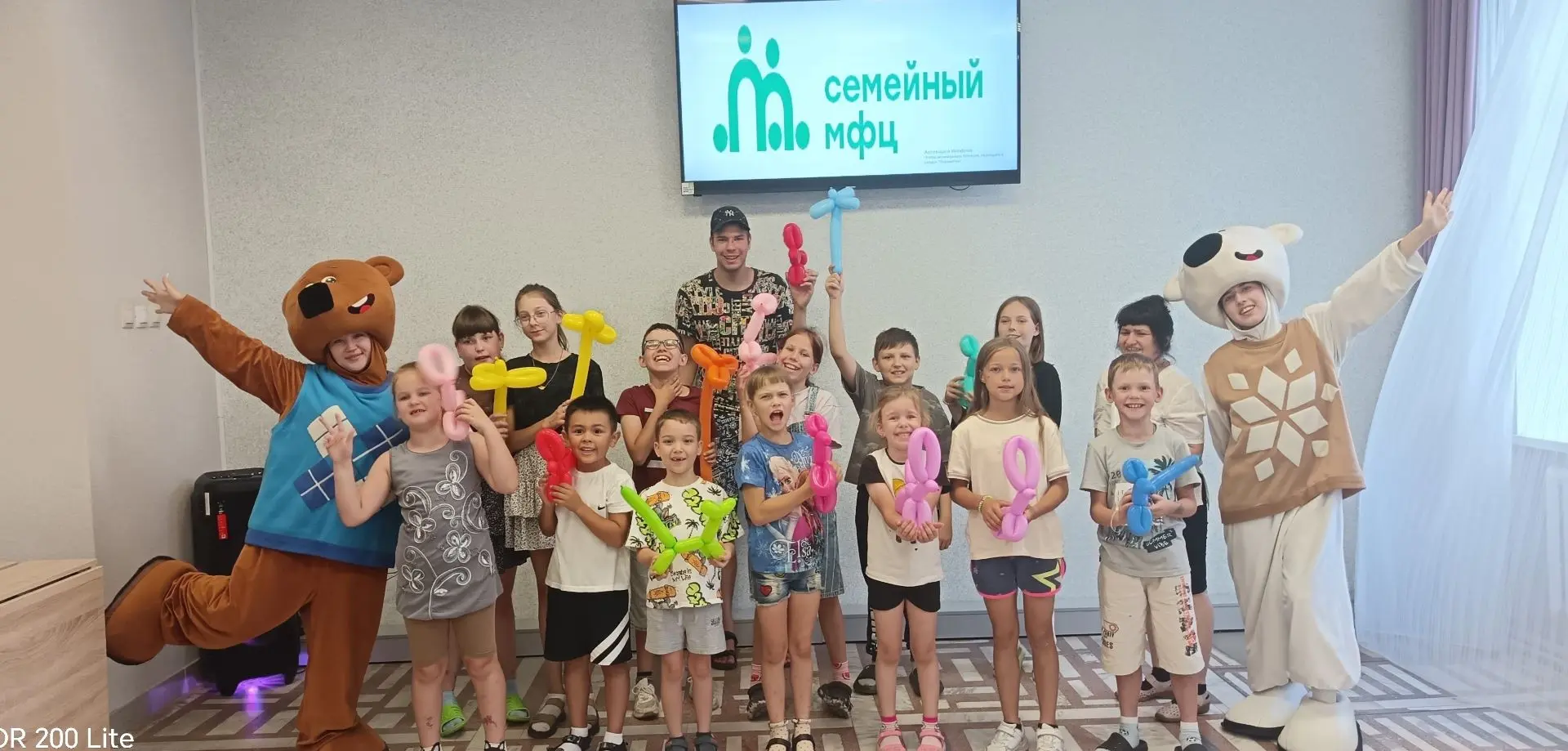 ☀️Жаркое лето
 
✨Завершилась июльская смена досуговой площадки настоящим чудом: к детям на закрытие 