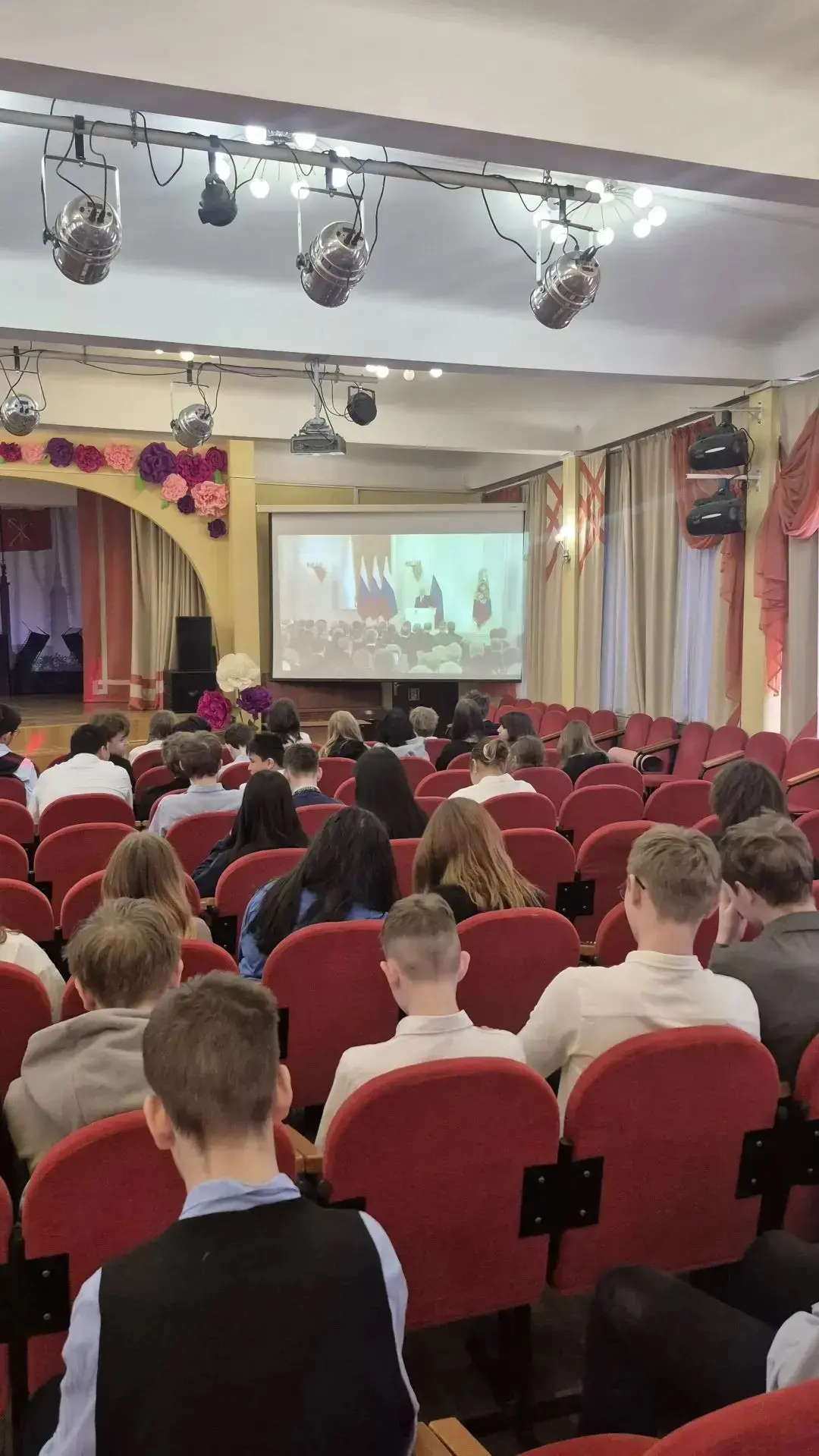 18 марта на Сиреневом бульваре прошло мероприятие,  посвящённое дню воссоединения Крыма с Россией 🇷🇺