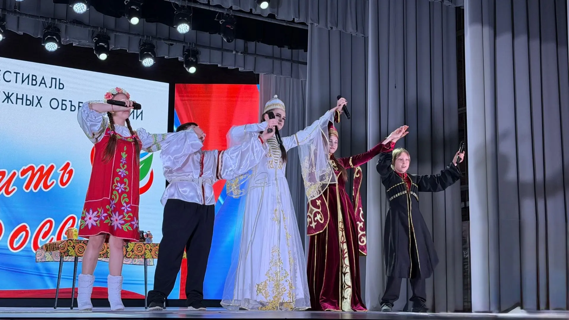 В Кавказском районе проходит зональный этап фестиваля «Нам жить в России» 

🇷🇺 В рамках национальн