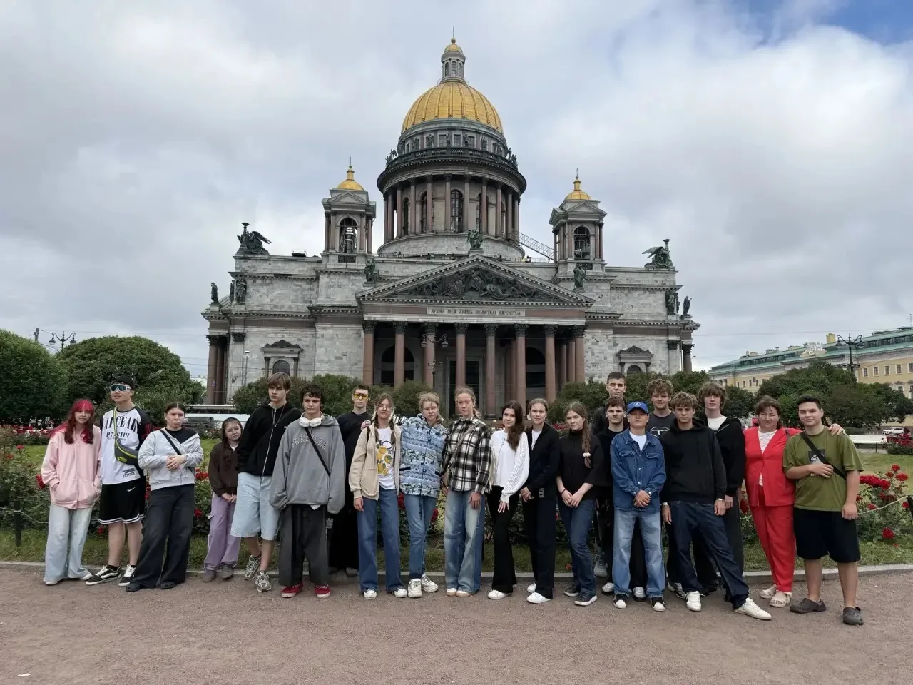 МБОУ «Лицей 50 при ДГТУ»

🌟 Путешествие мечты: 9 «Б» покоряет Санкт-Петербург! 🌟

Лето — время ярк