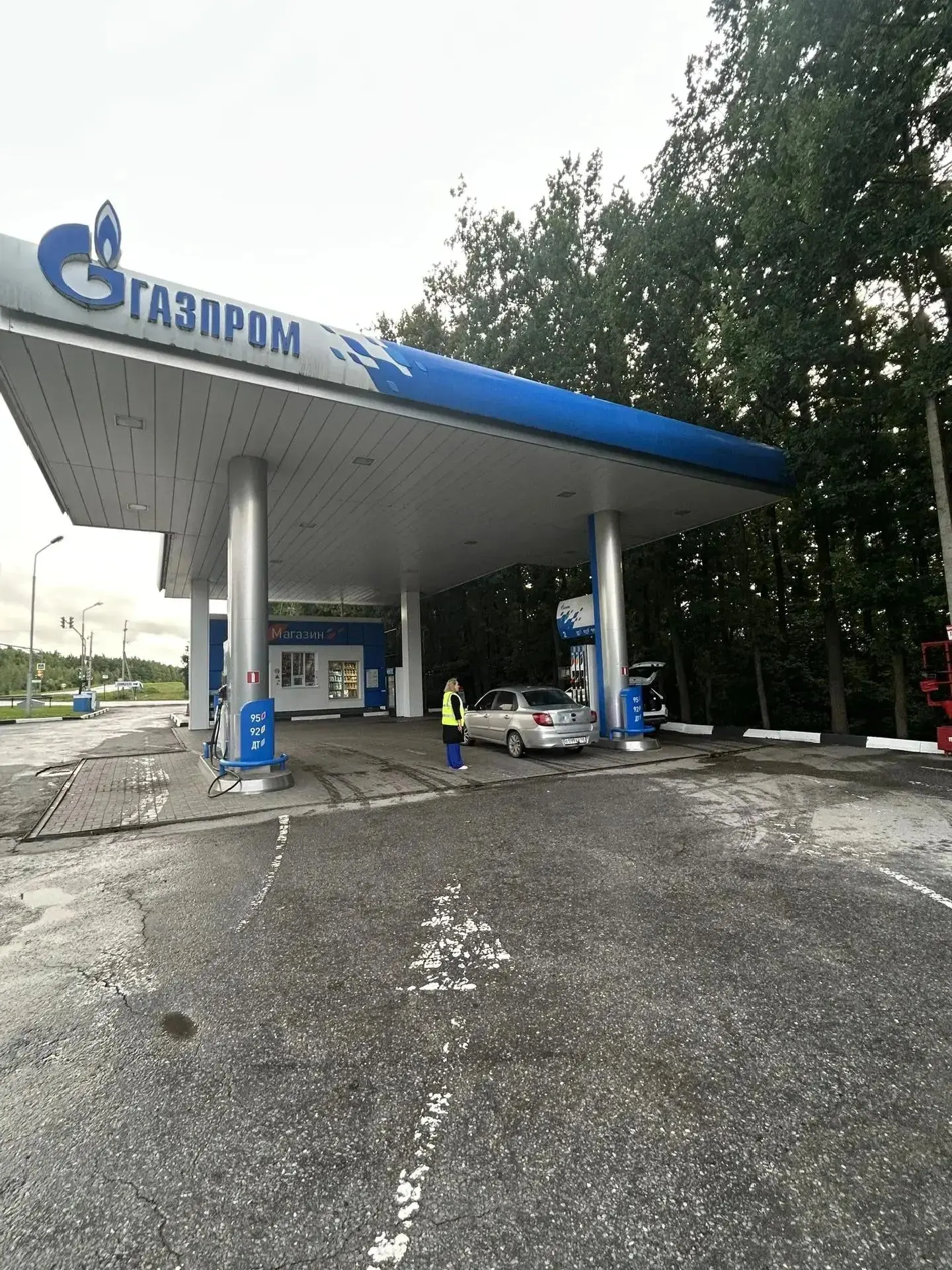Детский сад "Липка" продолжает участвовать в дежурствах на заправках АЗС. 
 Пик нагрузки сейчас пост
