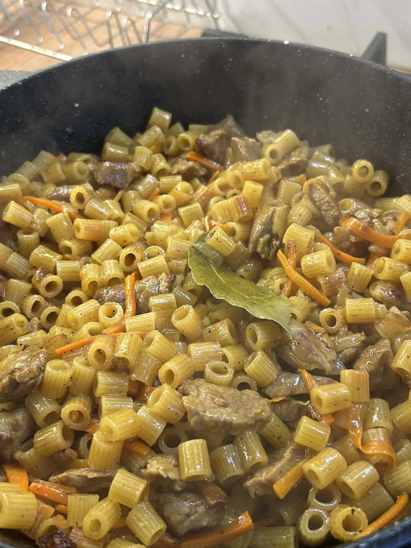 🍝 Сегодня на моей кухне случился маленький кулинарный триумф! Взяла свинину, нарезала ...