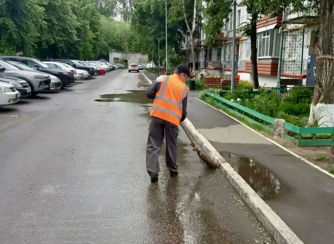 🧹Утренняя уборка придомовой территории по адресам: 
Литвинова, 322а
Карла Маркса, 395
Свободы, 186
