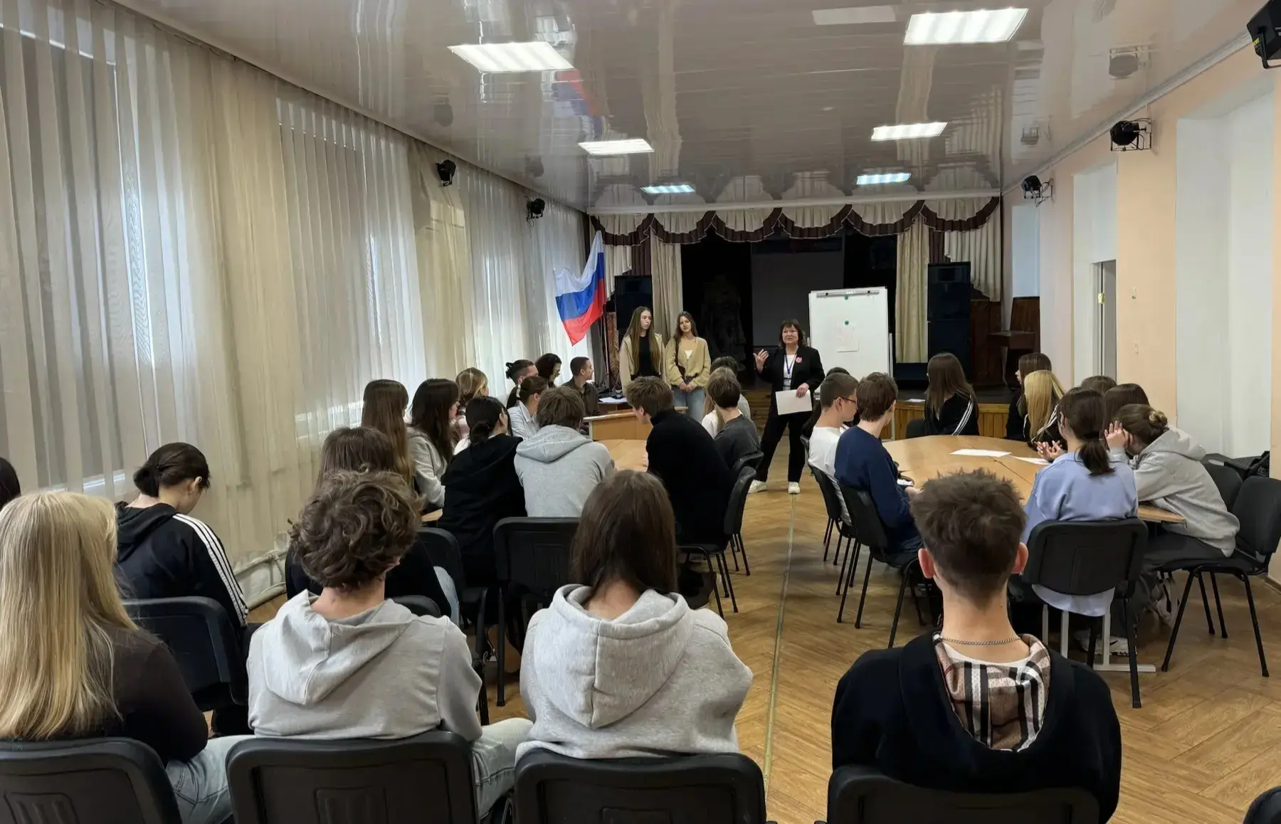 Погружение в мир профессий в игровом формате  В Днепрорудном прошёл профориентационный квиз для учащ