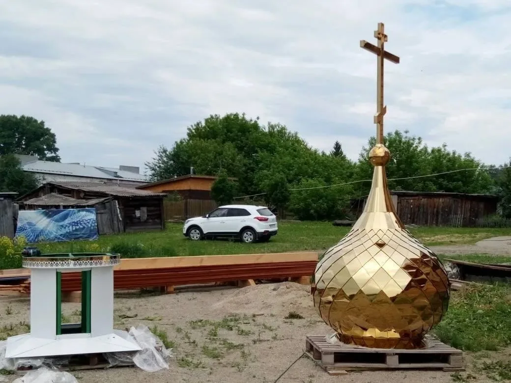 ️ Чудо на стройке храма: крест на куполе и трогательная история в деревне Байкал